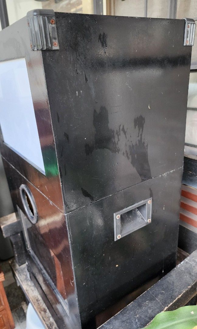 Photo Booth Box (Category: Cameras) located in Las Pinas. Submitted by akcessoria.shop (Listing ID 1303483807, Image 3). Description: Collapsible Photobooth box LCD Monitor included, Delivery Pickup arrange by the buyer need repaint to refresh the color only. wood condition still good, with heavey duty power socket, bulb included..