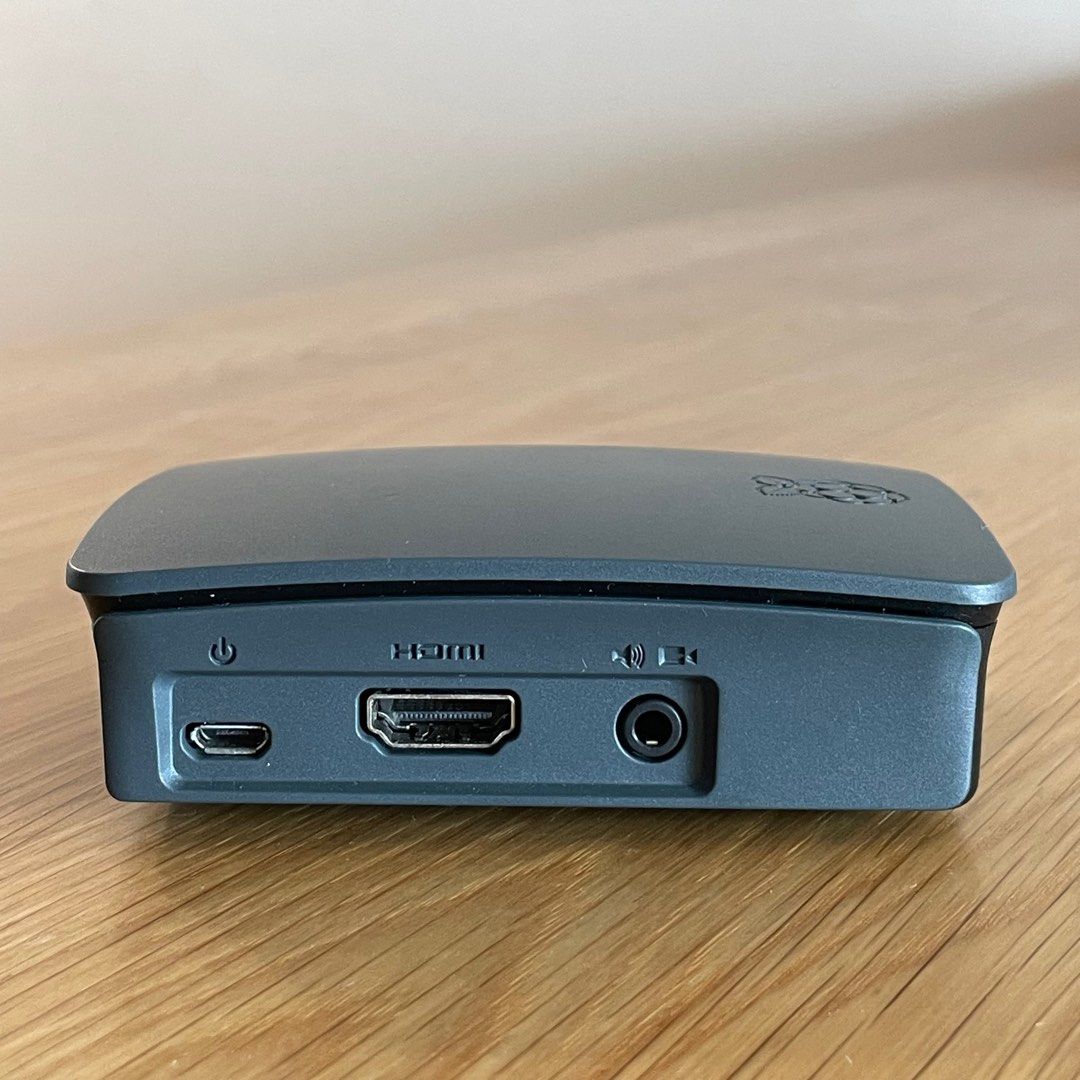 Raspberry Pi 3 Model B V1.2 （分類：桌上電腦）位於 Hong Kong。 由 selleria 提交（商品編號 1303434085，圖片 2）。簡介： 【幾乎全新｜Raspberry Pi 3 Model B V1.2｜主板＋外殼＋記憶卡｜只用過一次】 輕量開發、家居自動化、IoT 玩樂首選！ 只用過一次，幾乎全新，齊料即用！ 套裝內容包括： -Raspberry Pi 3 Model B V1.2 主板 -保護外殼（已安裝） -microSD 記憶卡 狀況說明： -幾乎全新，運作正常 -適合入門玩家／學習開發者／IoT 項目使用 即插即用，免另購外殼與卡，平讓中！ 歡迎查詢或索取實物相片 #RaspberryPi #RaspberryPi3 #樹莓派 #IoT開發 #開源硬件 #入門套裝 #幾乎全新 #教育科技 #智能家居。