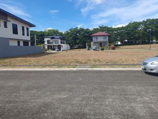 Rush Sale in Traveia Nuvali  Lot only