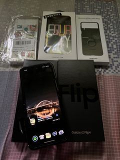 Samsung Galaxy Z Flip4 5G GLOBE Locked w/box