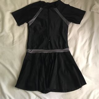 Short Sleeve Rashguard Black Skirt Swimsuit