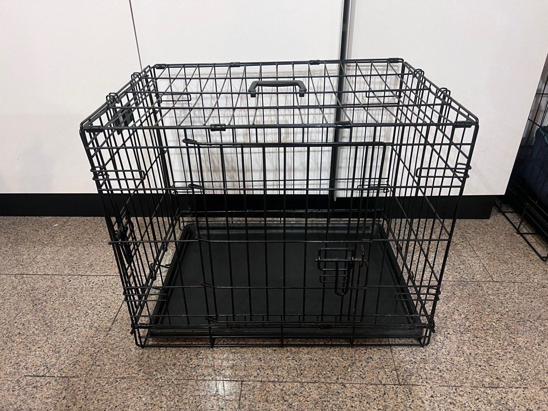 Sturdy medium size metal dog crate Pet Supplies Homes Other Pet Accessories on Carousell