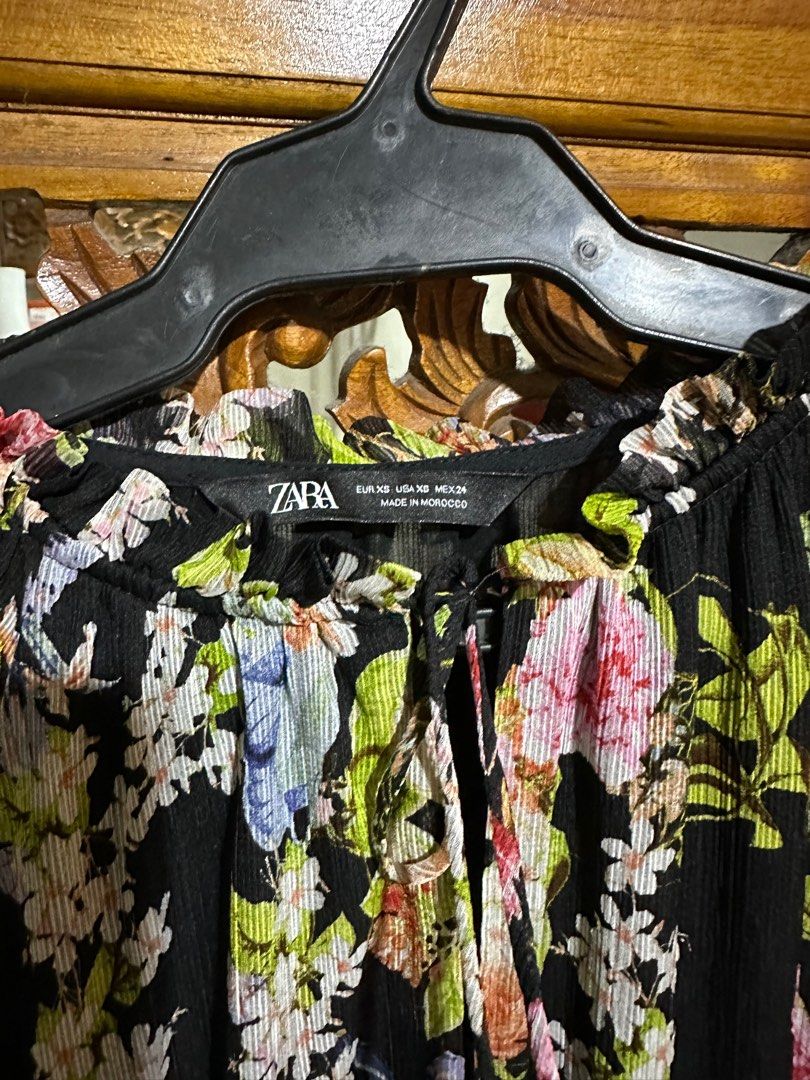Zara floral maxi dress (Category: Dresses) located in Makati City. Submitted by grthplt (Listing ID 1303574425, Image 3). Description: Zara floral maxi dress Size xs but can fit medium fixed.