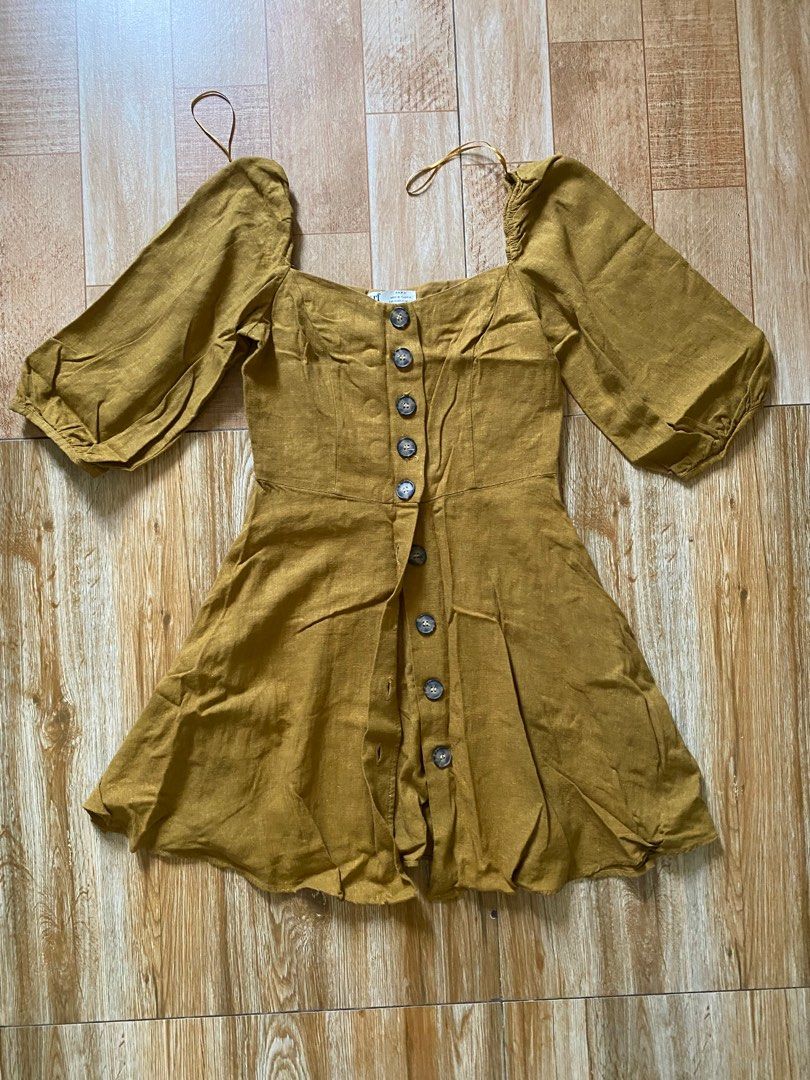 Zara linen dress (Category: Dresses) located in Naga. Submitted by empr_ (Listing ID 1303433264, Image 2). Description: Zara mini linen dress. olive color. Used twice only. So pretty in actual..