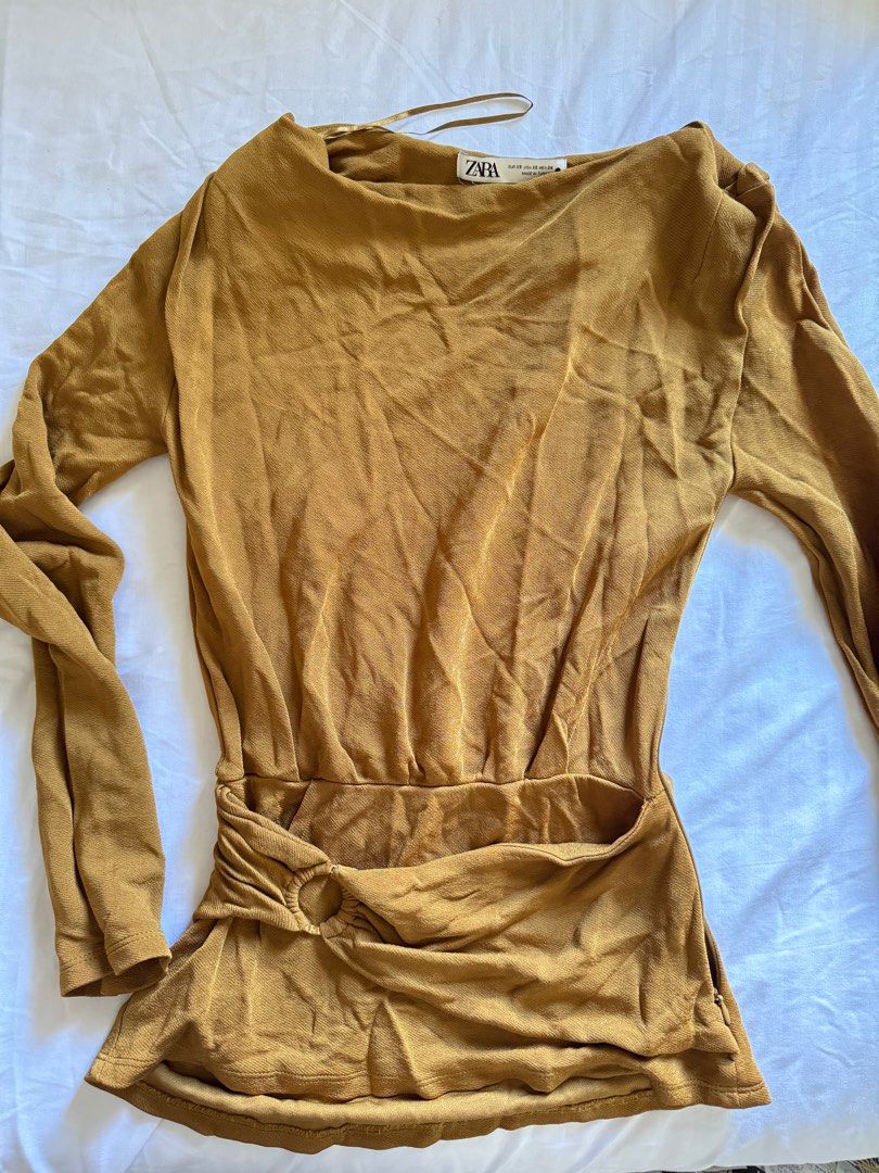 Zara Longsleeves for women (Category: Longsleeves) located in Makati City. Submitted by arjayv (Listing ID 1303489639, Image 1). Description: Lightly used. Size : XS. .