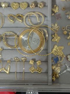 18k Saudi Gold Diacut Hoop Earrings