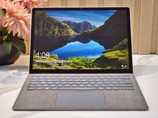 2ndhand, Slightly Use Microsoft Surface Laptop 3 Core i5 10th Gen 8GB RAM 256GB SSD 13.5 inches QHD resolution Touchscreen