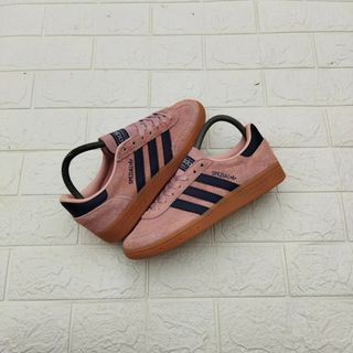 (Kategori: ) berada di . Dikirim oleh allout_sneakerss (ID iklan 1303751059, Gambar 1). Deskripsi: .