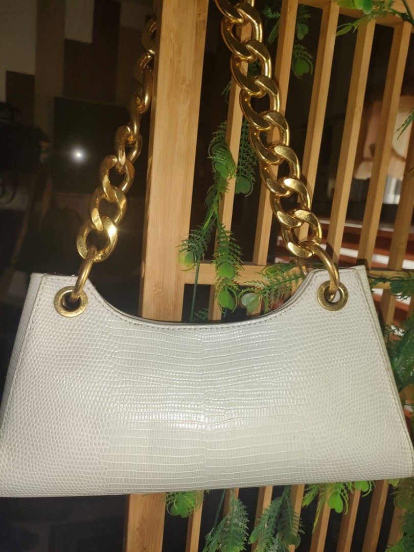 APEDE 1.9 Mod. NYC Chain Leather Shoulder Bag (Category: Luxury Bags & Wallets) located in Victoria. Submitted by Kristoff_007 (Listing ID 1303597219, Image 2). Description: Size: 11.3 x 6.3 x 1.9 inch Genuine Cow Leather Variation: White Croc Minimal Fading on rings hardware Froggy bag is inspired by the designer's vintage closet. It's impeccably crafted with variety of colors and an elongated silhouette set with gold-tone metal hardware and mag