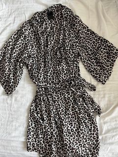 Authentic H&M Cheetah Animal Print Satin Kimono Dressing Sleeping Gown Robe