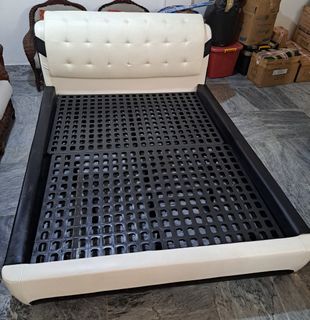 BED FRAME FOR QUEEN SIZE BED