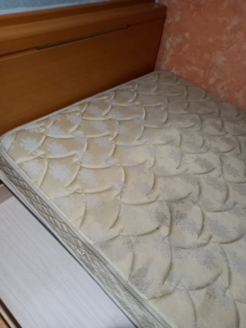 Bed with pullout cabinet (Category: Bed Frames & Mattresses) located in Quezon City. Submitted by eilgaraje (Listing ID 1303755845, Image 3). Description: as posted used in good condition with light sa head board 2 pull out storage de assemble for single to double 190×120cm rfs: hindi na namen natutulugan 3 na kasi kame ,need to upgrade big size source:japan surplus.
