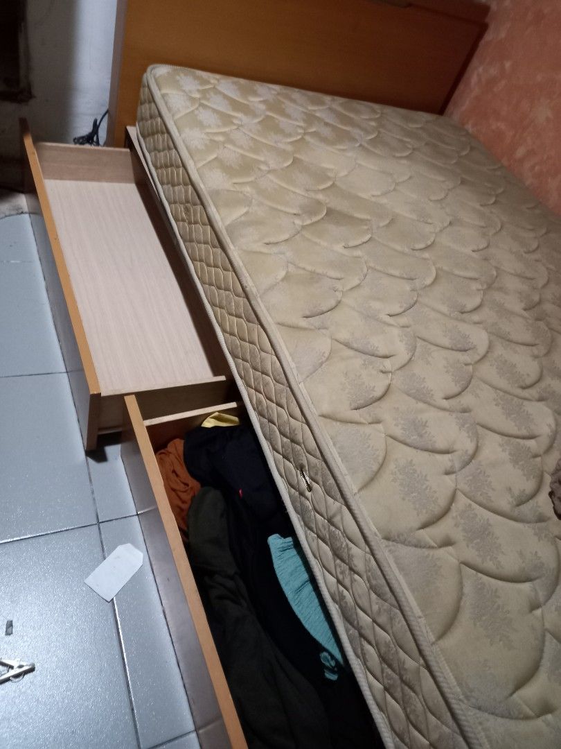Bed with pullout cabinet (Category: Bed Frames & Mattresses) located in Quezon City. Submitted by eilgaraje (Listing ID 1303755845, Image 2). Description: as posted used in good condition with light sa head board 2 pull out storage de assemble for single to double 190×120cm rfs: hindi na namen natutulugan 3 na kasi kame ,need to upgrade big size source:japan surplus.