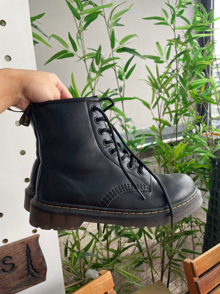 Black boots Dr Martens similar