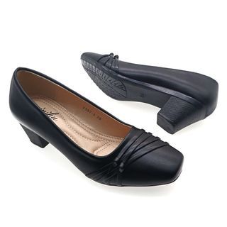 Black Shoes: Second hand