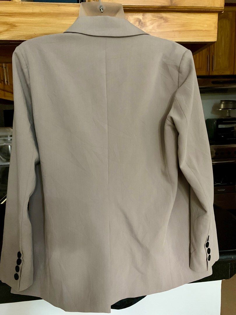 Blazer M-L (Category: Coats, Jackets and Outerwear) located in Guagua. Submitted by rizza4 (Listing ID 1303632021, Image 3). Description: • Khaki / Beige • Medium - Large • No issues , hindi lang na plantsa • Ready to wear • Complete buttons .