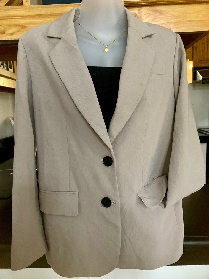 Blazer M-L (Category: Coats, Jackets and Outerwear) located in Guagua. Submitted by rizza4 (Listing ID 1303632021, Image 1). Description: • Khaki / Beige • Medium - Large • No issues , hindi lang na plantsa • Ready to wear • Complete buttons .