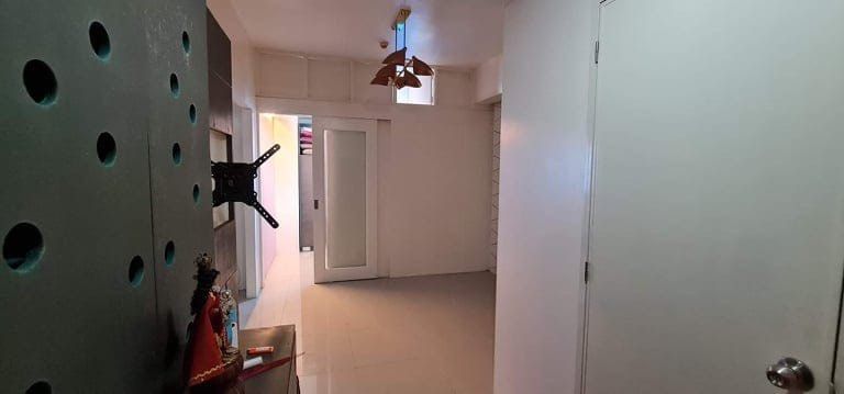 BLUE RESIDENCES TANDEM UNIT FOR SALE (Category: Apartments & Condos) located in Pasay City. Submitted by mariarodil1031 (Listing ID 1303687515, Image 3). Description: 📍BLUE RESIDENCES Tandem unit for sale ❗️ Address: Katipunan Ave. Corner, Aurora Boulevard, Loyola Heights Quezon City. Unit Size: 47.40sqm (23.47sqm each) Floor: 37th floor Furnished Unit: ▫️1 dining set ▫️2 a/c ▫️2 beds ▫️mini ref ▫️induction cooker ▫️room cabinet Selling Price: ₱