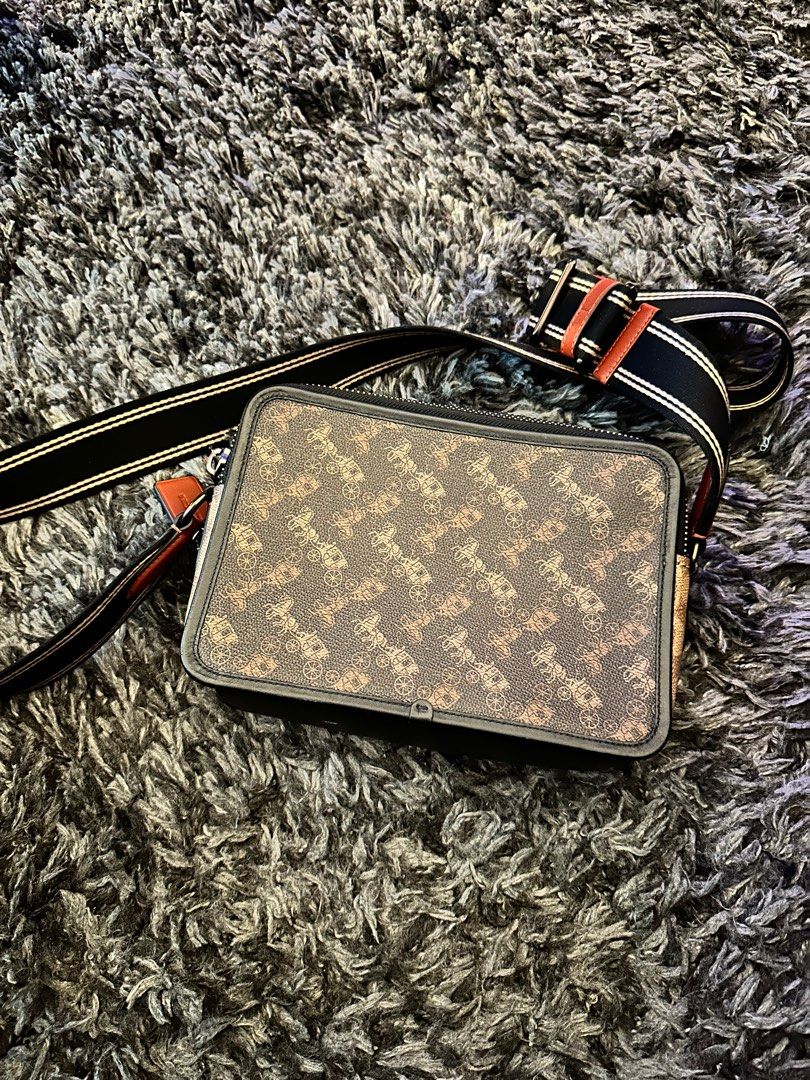 Coach Charter Crossbody Bag (Category: Luxury Bags & Wallets) located in Taguig. Submitted by roark1989 (Listing ID 1303681168, Image 3). Description: .