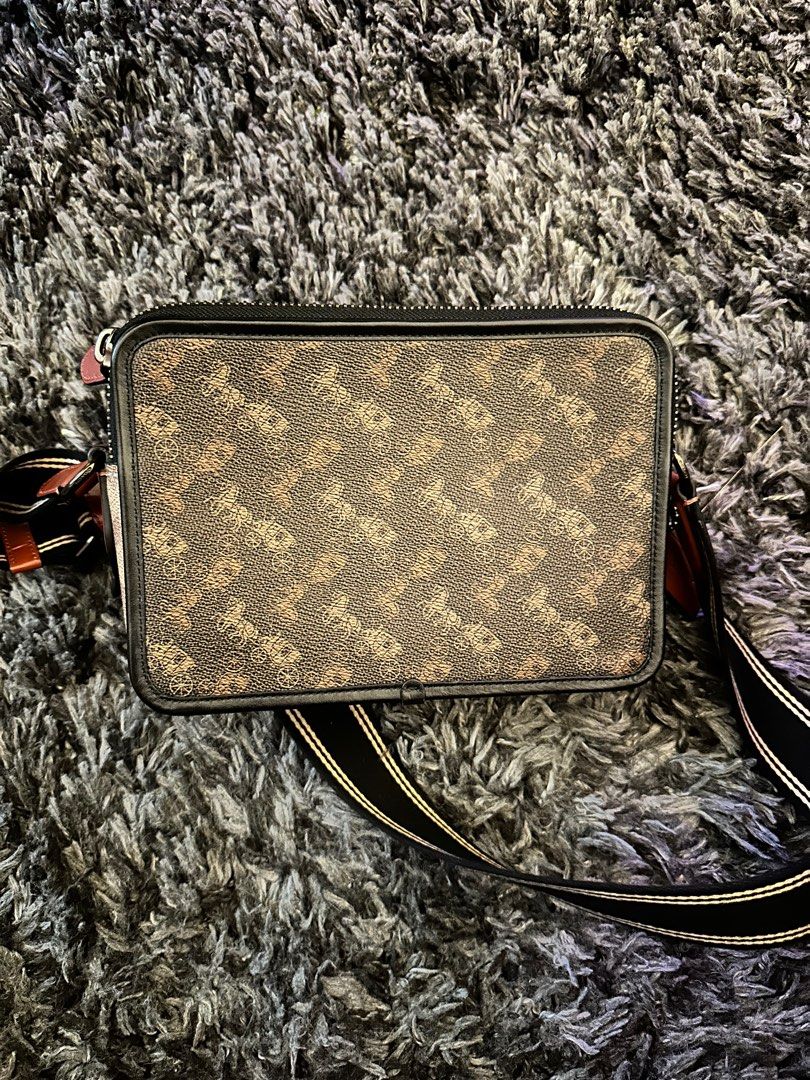 Coach Charter Crossbody Bag (Category: Luxury Bags & Wallets) located in Taguig. Submitted by roark1989 (Listing ID 1303681168, Image 1). Description: .