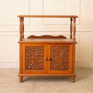Corner Displayer Side Table with wood carvings