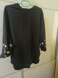 (Category: ) located in . Submitted by luvva_wardrobe (Listing ID 1303699452, Image 1). Description: .