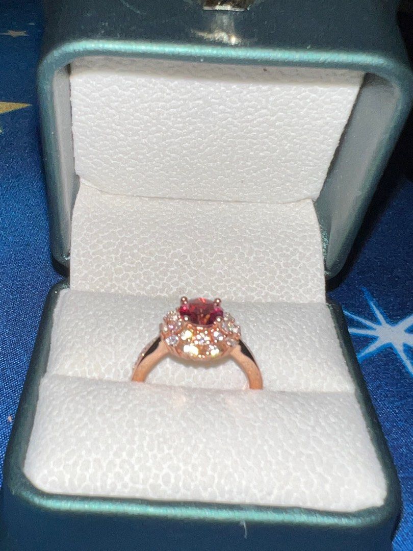Diamond Ring (Category: Accessories) located in Singapore. Submitted by alisondanielle.sandoval (Listing ID 1303745310, Image 2). Description: Red colour Round brilliant 6.5 mm 1.00 carat with GRA certificate .