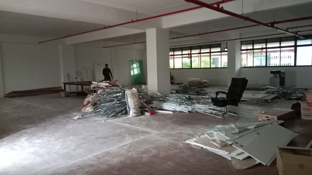 Reinstatement services/Commercial Hacking services/Office hacking services / Removal /Dismantle /HDB hacking (Category: Landed Housing Renovation) located in Singapore. Submitted by budgetrenovator (Listing ID 1250298034, Image 1). Description: DIRECT CONTRACTOR Phone: 86907650 WE ARE BCA REGISTERED RENOVATION & DEMOLITION CONTRACTOR. We cater the following services: -All types of Renovation Works -Hacking and Dismantling Works -Painting Works -E