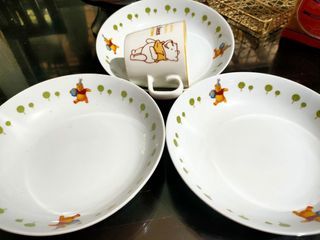 Disney Pooh ceramic plates/mug