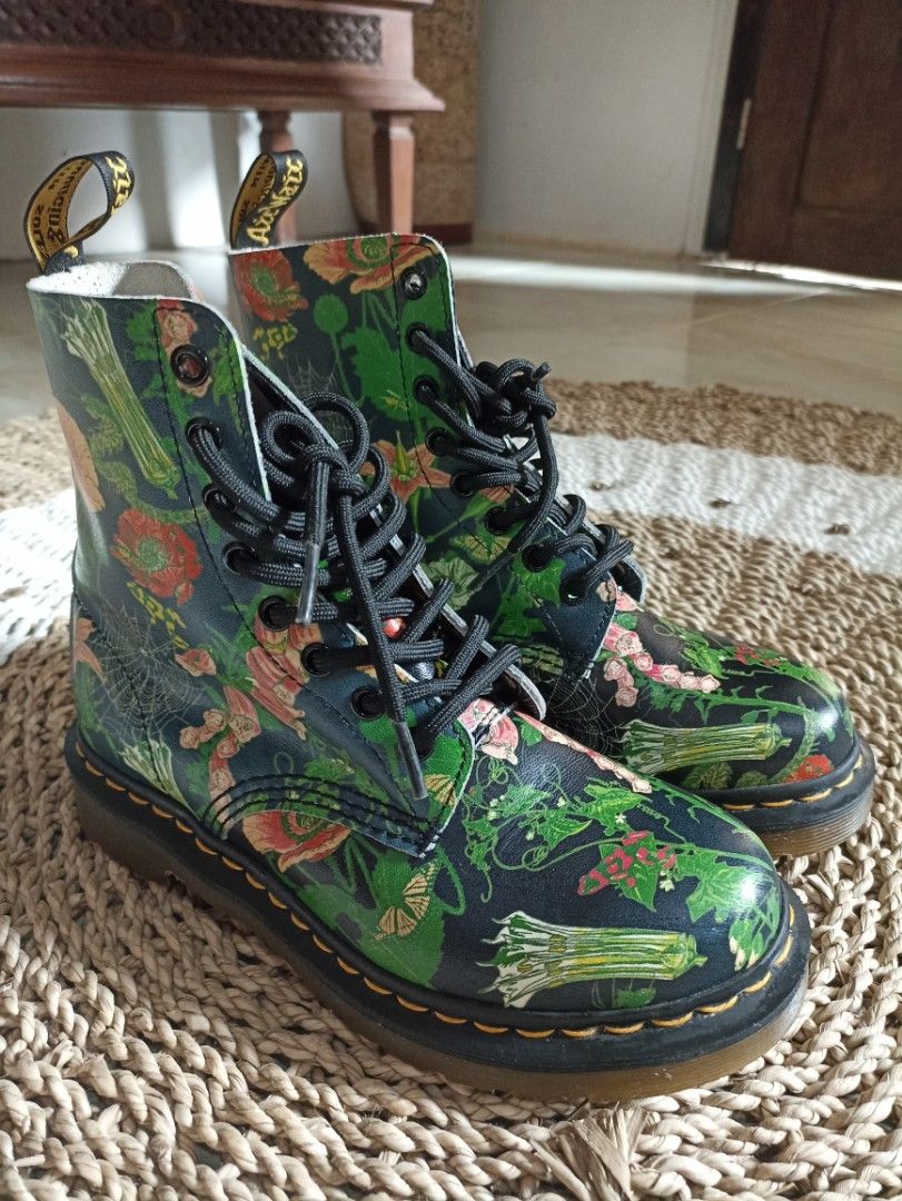 Dr Martens Docmart 1460 Wild Botanics Boots Leather Preloved Original Fesyen Wanita Sepatu di Carousell