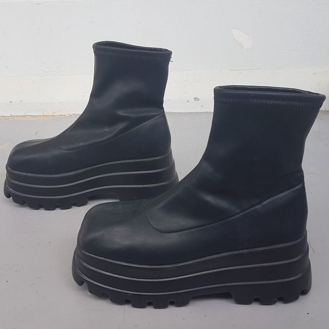 Exquisite 9 Inches High Ankle Chelsea Boots Funky Platform Bottega Veneta Styled Soft Leather Shoes Size 42 Cult Favourite Black Designer Boots