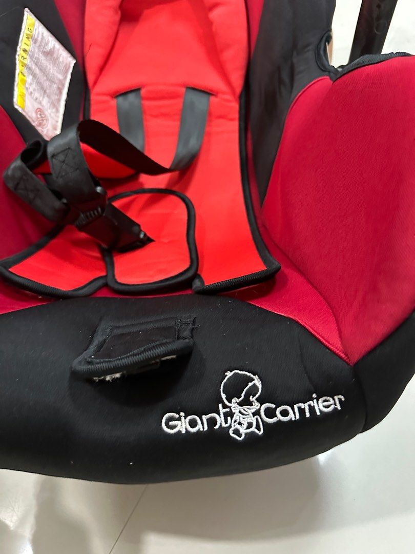 Giant Carrier (Category: Car Seats) located in Pateros City. Submitted by jenncalma1903 (Listing ID 1303696842, Image 3). Description: Baby Car seat 0-12months Pick up only Binangonan or Pateros(by sched).