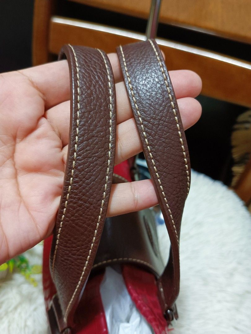 handbag (Category: Luxury Bags & Wallets) located in Digos. Submitted by chihanu (Listing ID 1303717943, Image 3). Description: leather handbag...brics brand is a good kind of leather bags..perfect for casual or daily use. free ship.