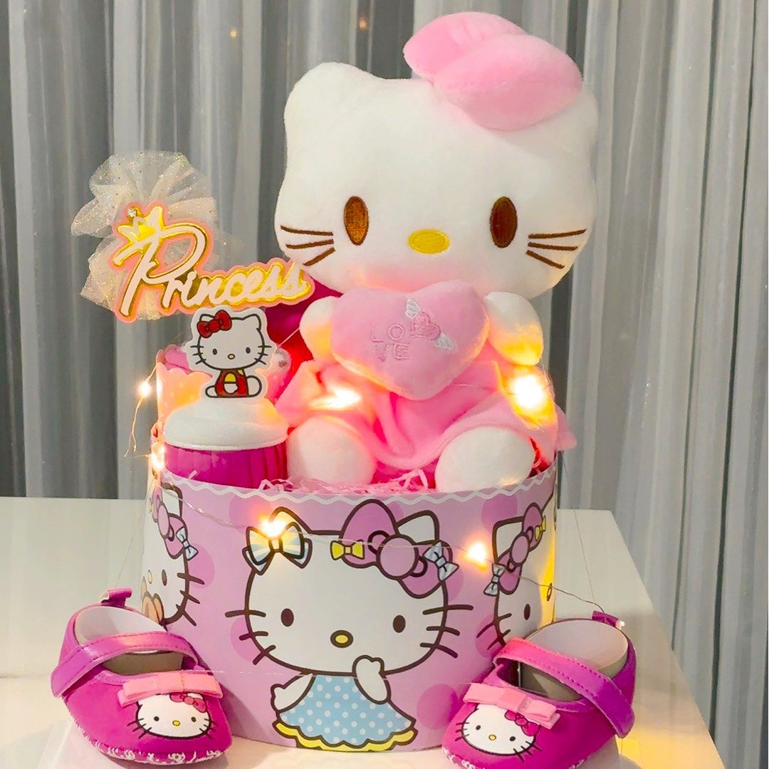 Ready stock Hello Kitty Diaper Cake, Babies Kids, Bathing