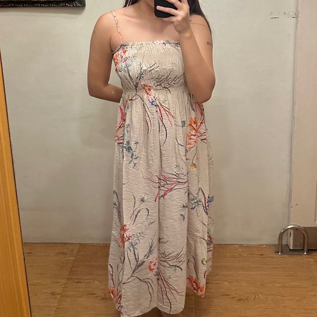 H&M dress (Category: Dresses) located in Valenzuela. Submitted by mango____ (Listing ID 1303695406, Image 1). Description: Size Xs on tag.