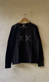 Kaws x sesame street uniqlo crewneck sweater