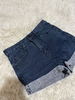 (Category: ) located in . Submitted by egg__preloved (Listing ID 1303697173, Image 1). Description: .