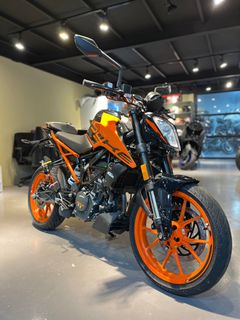 (Category: ) located in . Submitted by Premium.Moto (Listing ID 1303657654, Image 1). Description: .