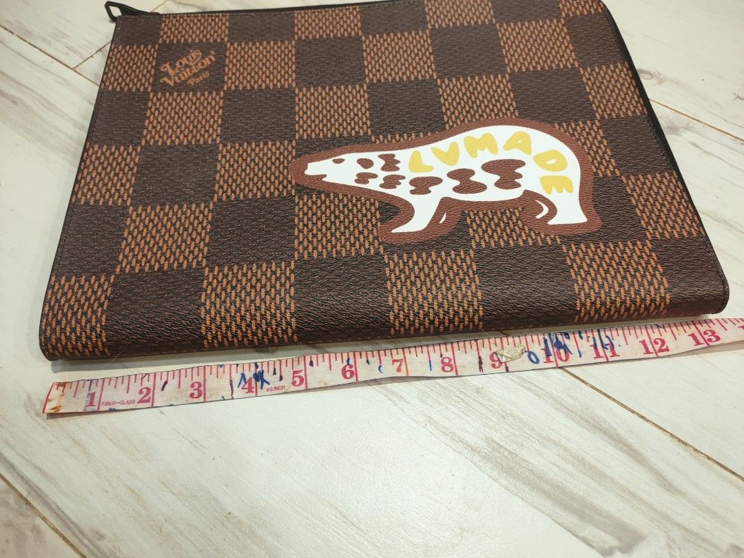 Laptop bag case (Category: Luxury Bags & Wallets) located in Cebu City. Submitted by esrpreloved (Listing ID 1303736142, Image 2). Description: Japan Preloved bag GENUINE LEATHER Coded No flaws.