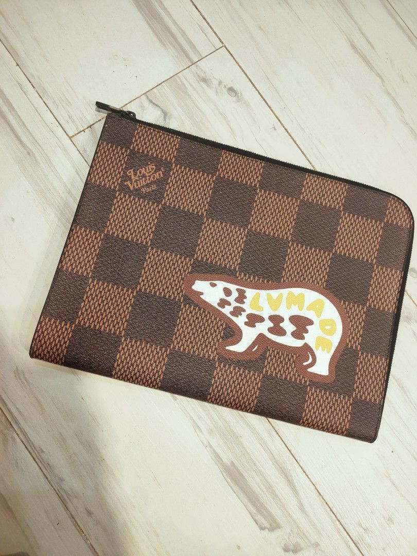 Laptop bag case (Category: Luxury Bags & Wallets) located in Cebu City. Submitted by esrpreloved (Listing ID 1303736142, Image 1). Description: Japan Preloved bag GENUINE LEATHER Coded No flaws.