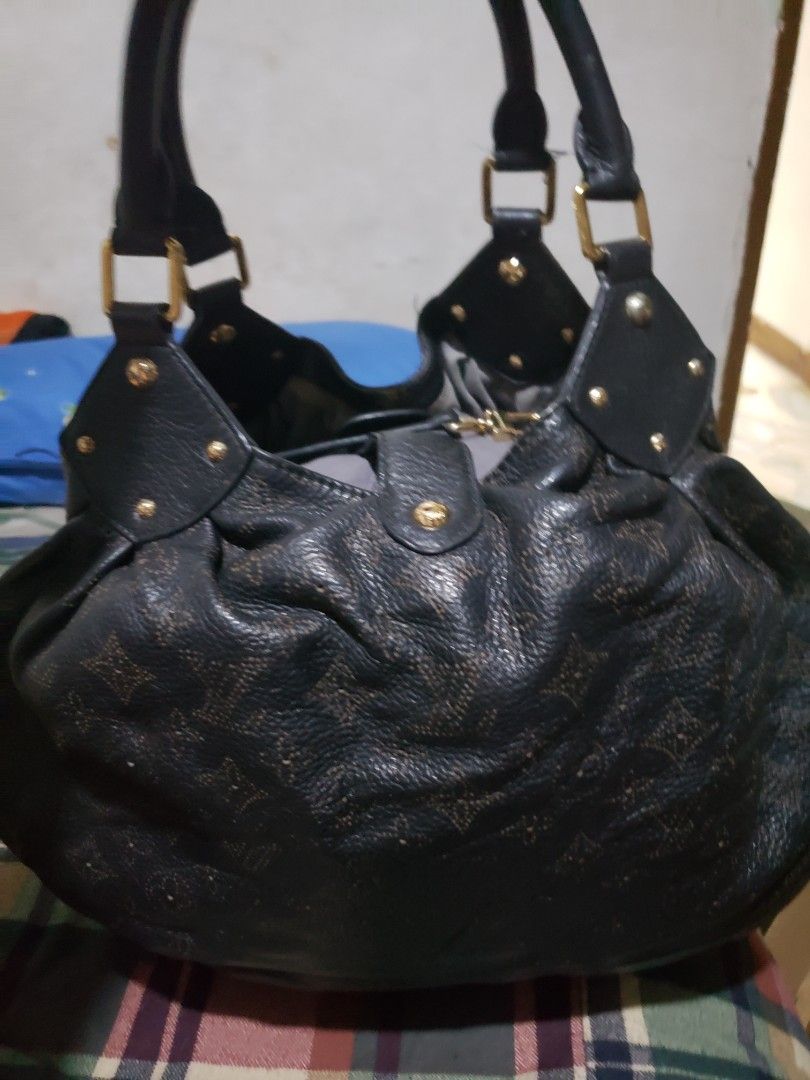 LV black leather hobo bag (Category: Luxury Bags & Wallets) located in Marikina City. Submitted by racoon143 (Listing ID 1303752705, Image 2). Description: authentic no issue free shipping.