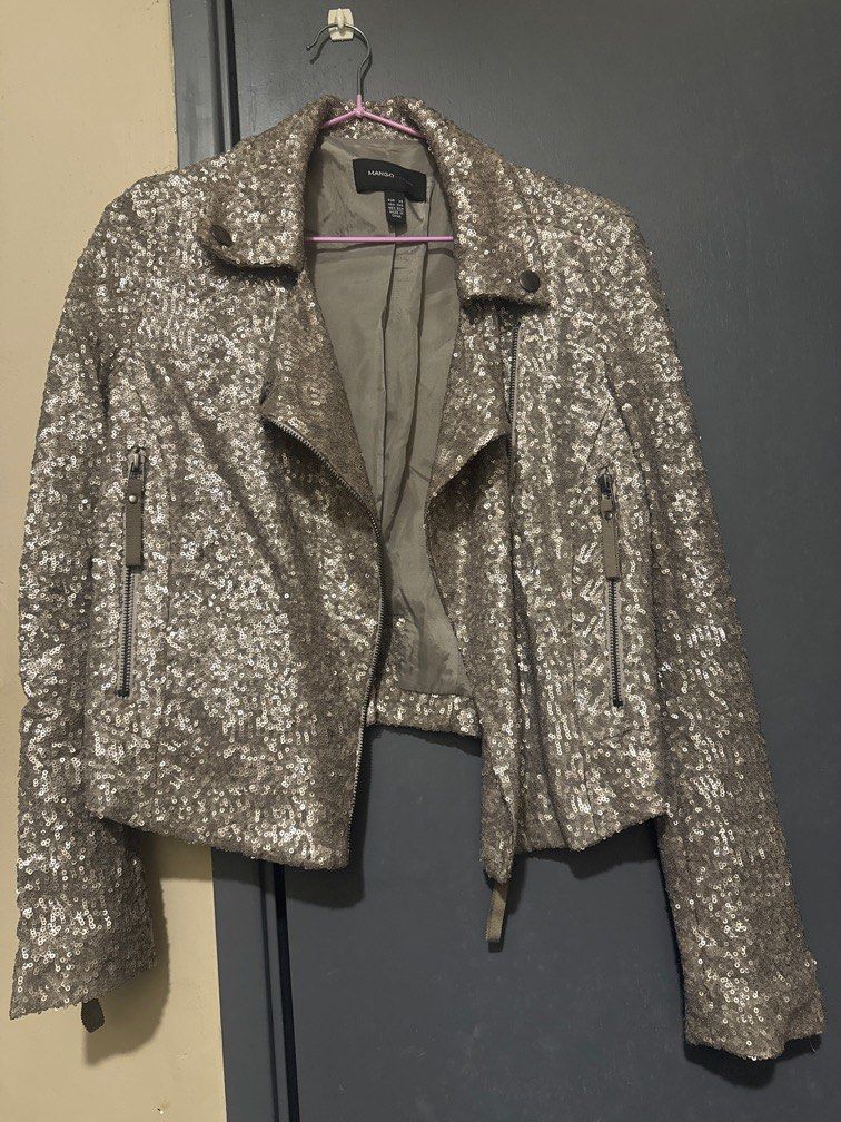 Mango Jacket Sequins (Category: Other Tops) located in Hulu Langat. Submitted by niiezss (Listing ID 1300007134, Image 1). Description: Size fit XS to S 🟩Price non-negotiable 🟩Not for Fussy buyer 🟩Please don’t buy if hesitate 🟩All products not included postage 🟩No return or refund 🟩Letting go to clear wardrobe .