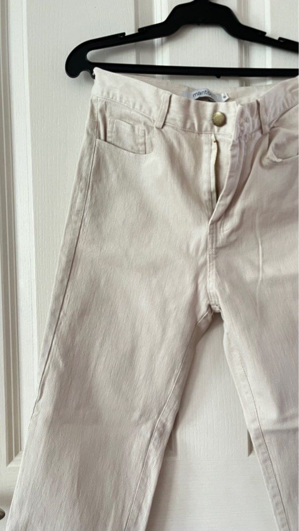 Mantou Cream Cropped Jeans (Category: Jeans) located in Pasig City. Submitted by declutter.jr (Listing ID 1303614393, Image 3). Description: No when worns, negotiable but no lowballers! Good as new condition.