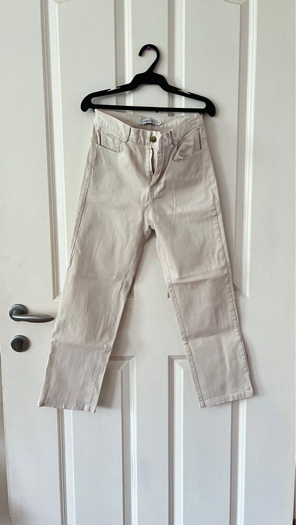 Mantou Cream Cropped Jeans (Category: Jeans) located in Pasig City. Submitted by declutter.jr (Listing ID 1303614393, Image 2). Description: No when worns, negotiable but no lowballers! Good as new condition.