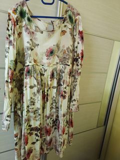 (Category: ) located in . Submitted by luvva_wardrobe (Listing ID 1303700281, Image 1). Description: .