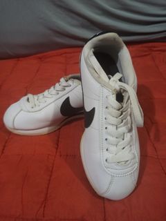 NIKE CORTEZ LEATHER TRAINERS IN WHITE WITH BLACK SWOOSH  22.5 CM