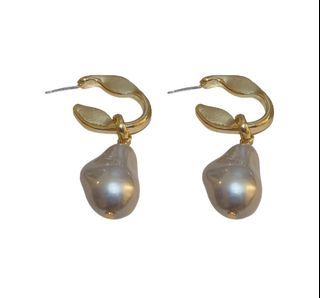 (NR) Gold Pearl Earrings