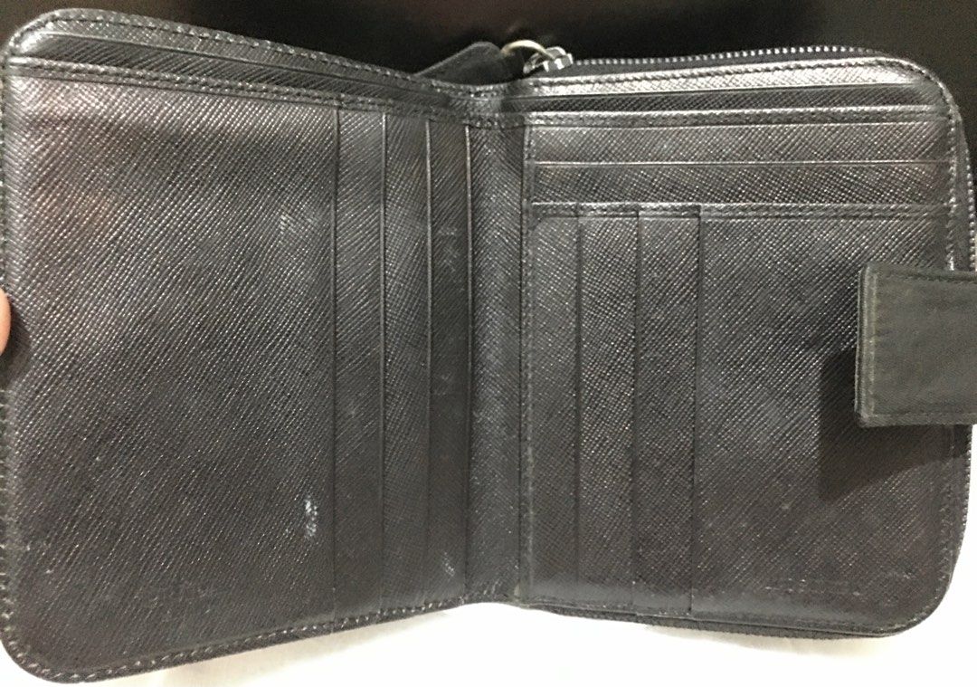 Original Preloved Prada Wallet (Category: Luxury Bags & Wallets) located in Pasig City. Submitted by bashadp (Listing ID 1303723262, Image 3). Description: Bought from Japan Second Hand / Preloved Authentic.