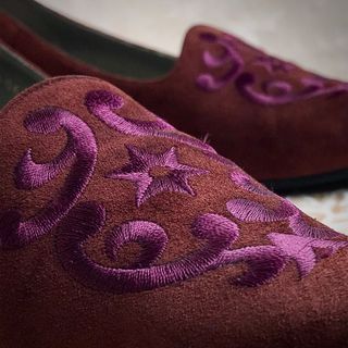 RARE FIND❣️SAINT LAURENT Rococo Embroidered Velvet Vintage YSL Calligraphy Court Heeled Shoe