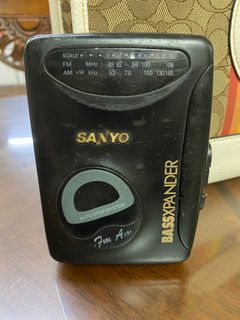 SANYO VIP-3 / Portable Stereo Cassette Player AM FM Radio Working Tape Not Working Walkman Defective